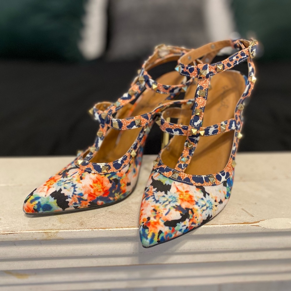 Qupid Fliral Strappy Gold Heel